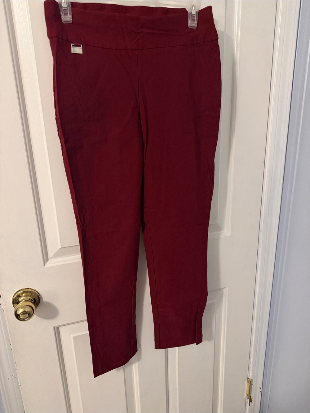 Women’s Burgundy Pull-On Ankle Pants